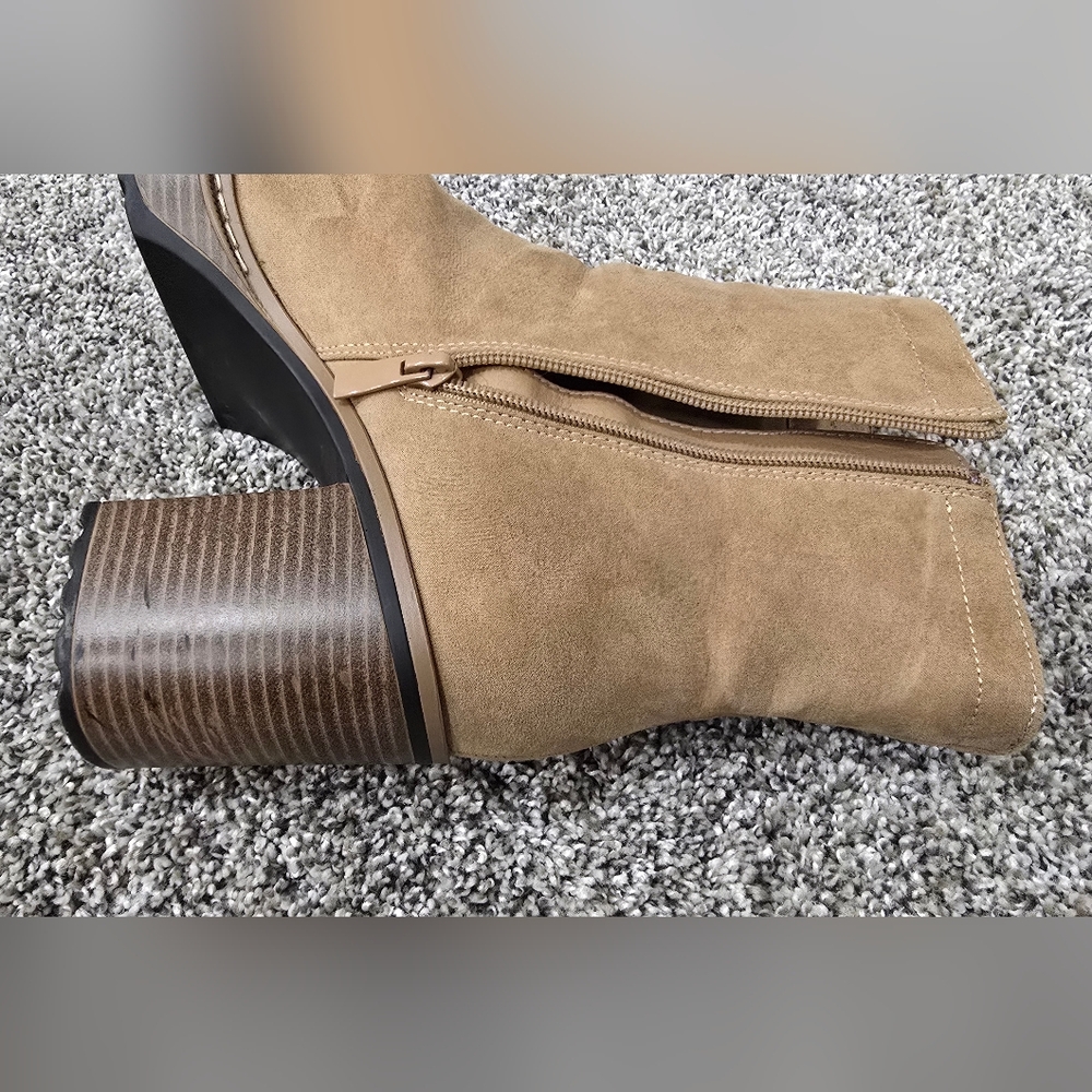 TORRID Chunky Platform Tan Lug Bootie Sz 8.5 WW - Picture 4 of 12